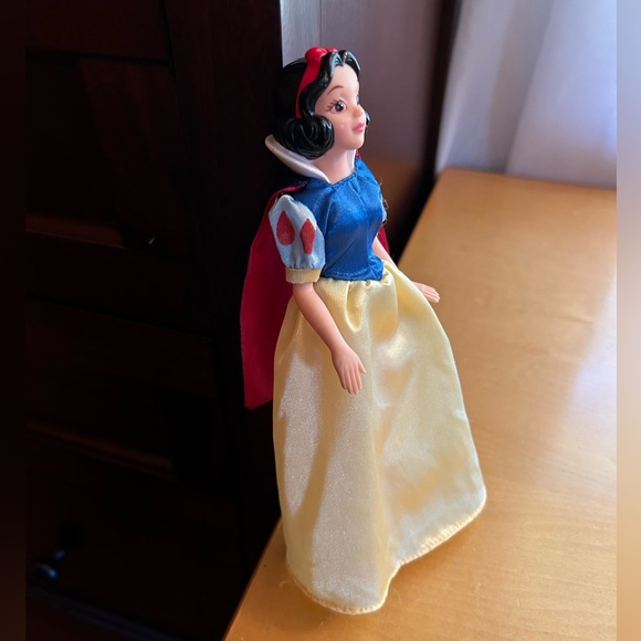 Applause Walt Disney Snow White Doll - Picture 2 of 8